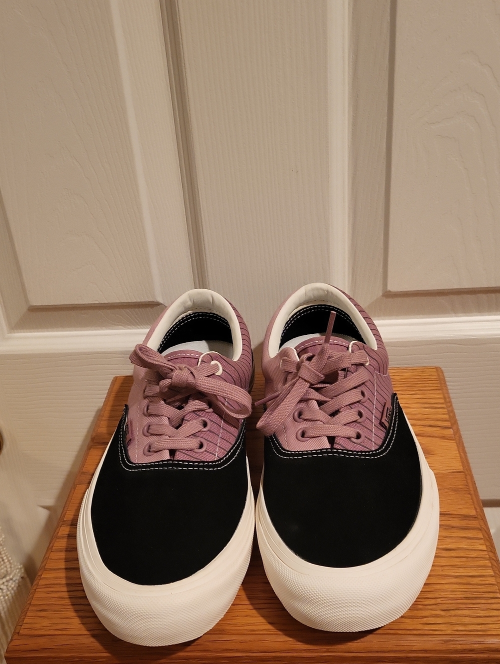 Vans  Black Suede & Purple Low Top Skate Shoes Men's Size 8.5